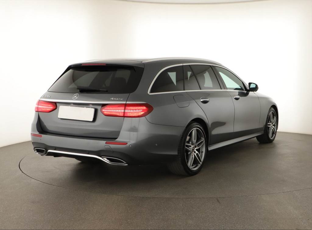 Mercedes-Benz E