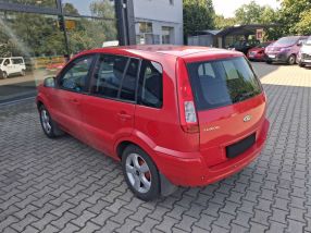 Ford Fusion - 2010