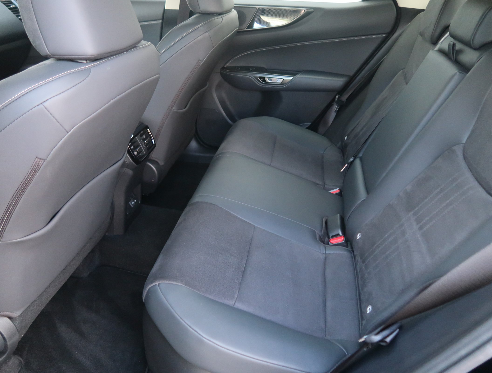 Lexus NX - 2023