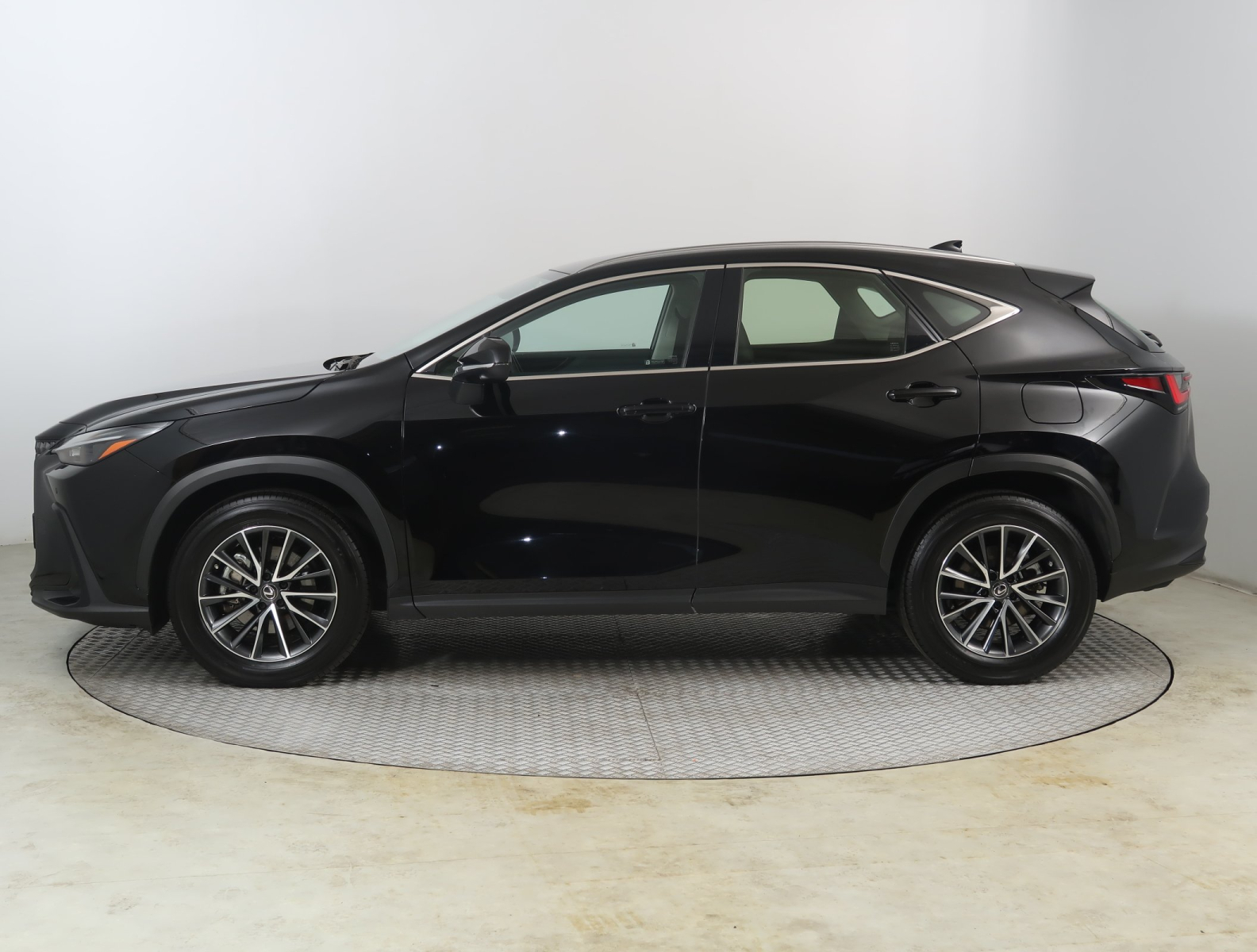 Lexus NX - 2023