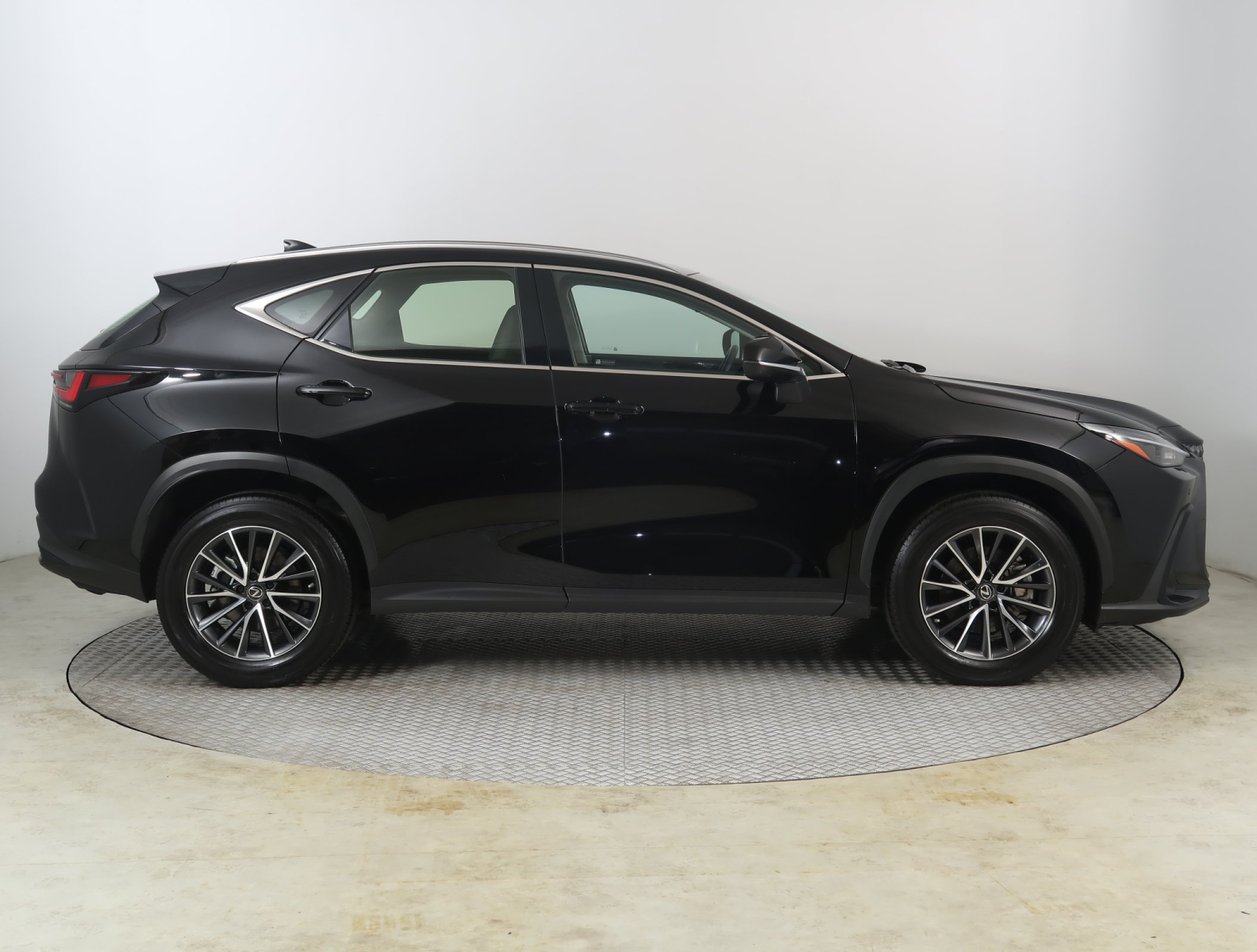 Lexus NX - 2023