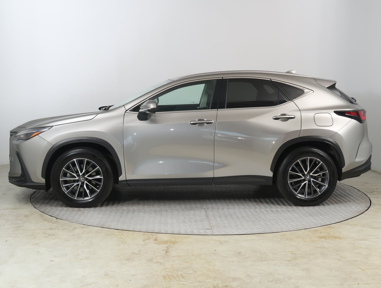 Lexus NX - 2023