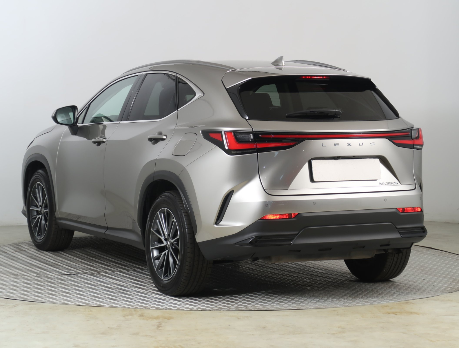 Lexus NX - 2023