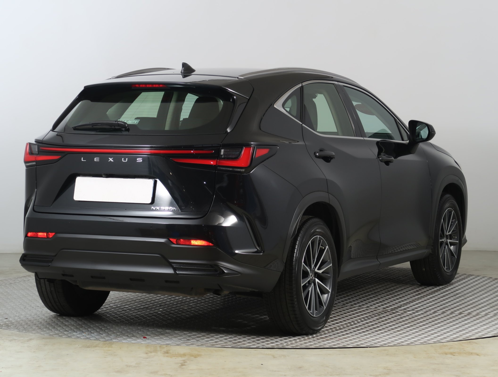 Lexus NX - 2023