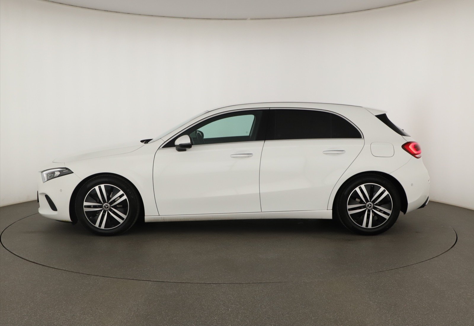 Mercedes-Benz A - 2021