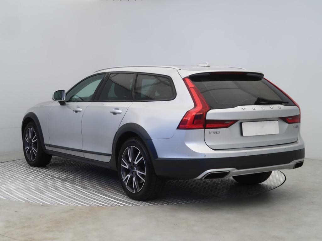 Volvo V90 Cross Country