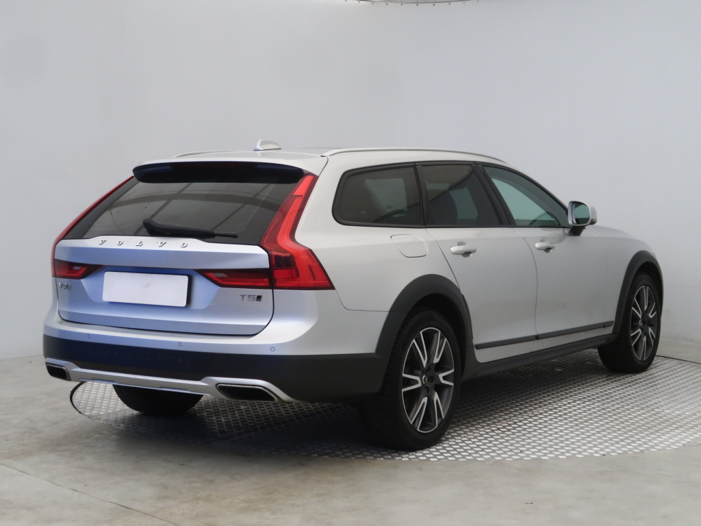 Volvo V90 Cross Country