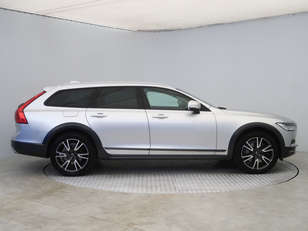 Volvo V90 Cross Country