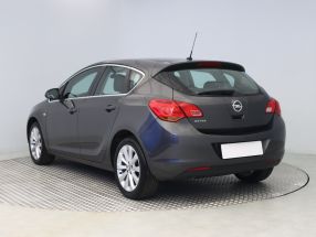 Opel Astra - 2012