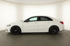 Mercedes-Benz A - 2021