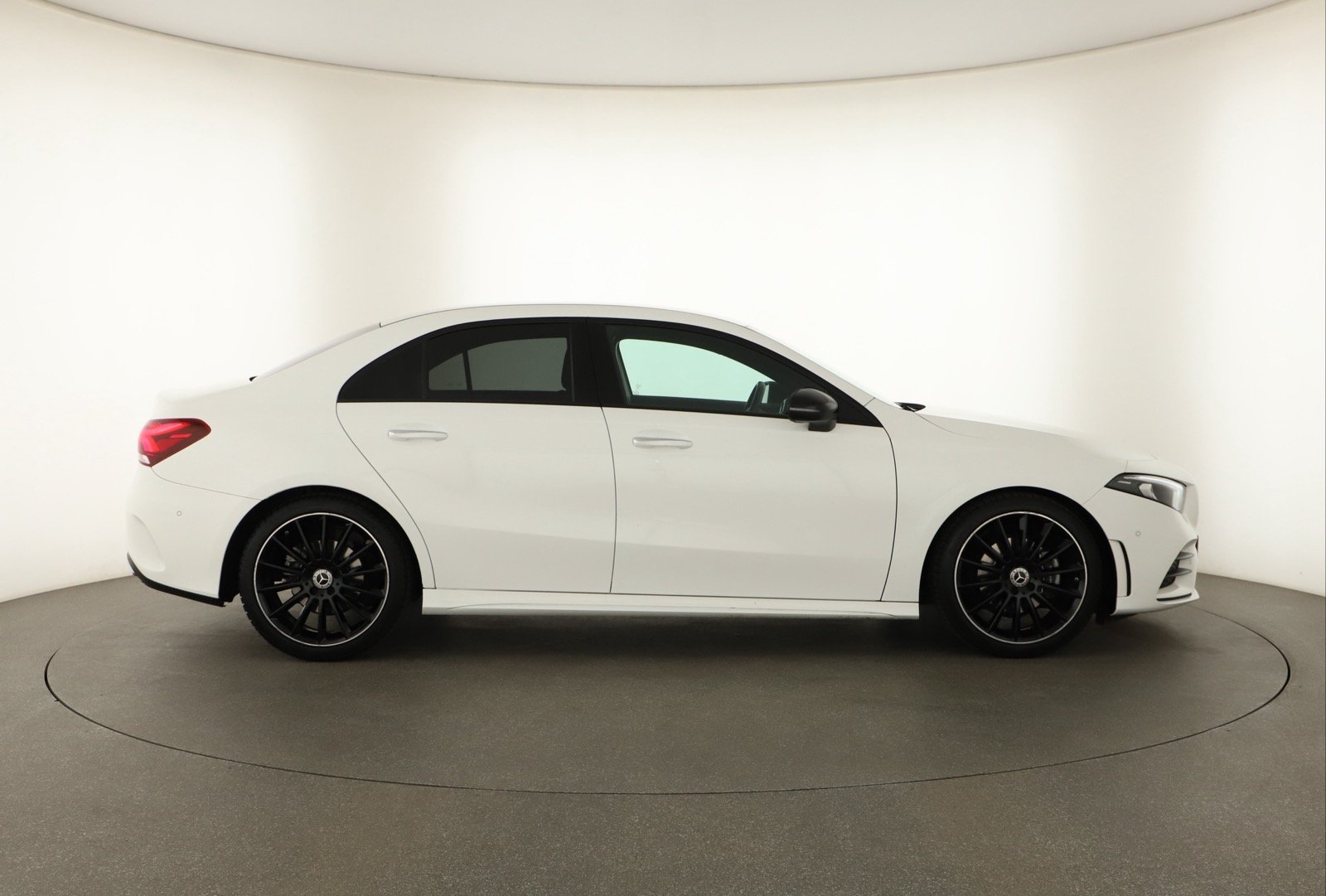 Mercedes-Benz A - 2021