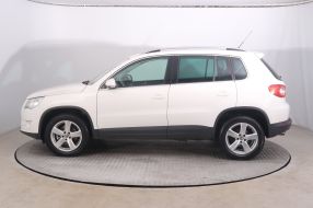 Volkswagen Tiguan - 2010
