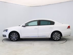 Volkswagen Passat - 2011