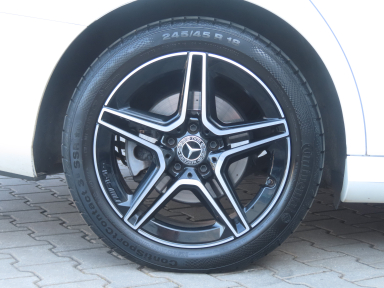 Mercedes-Benz E - 2021