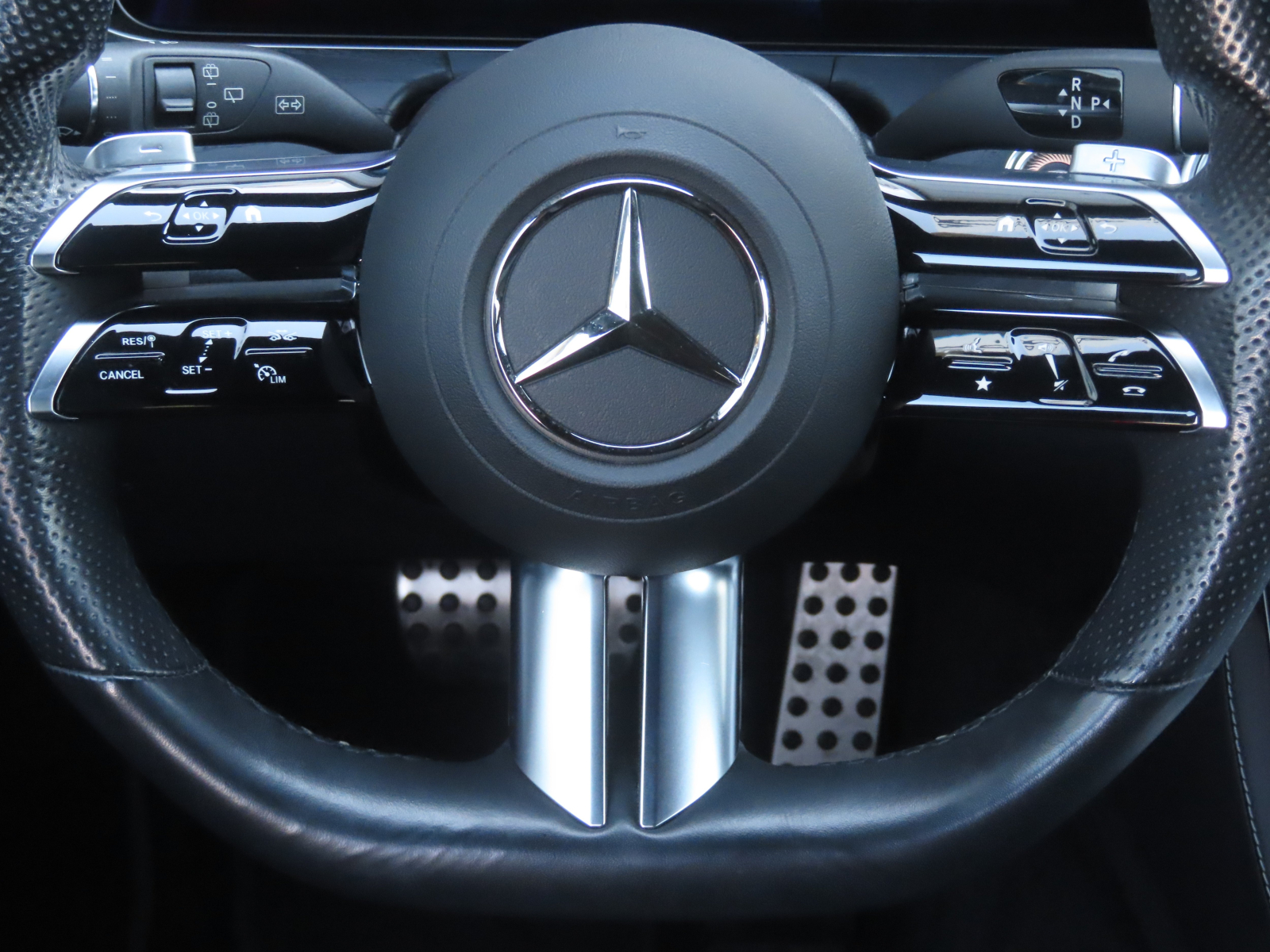 Mercedes-Benz E - 2021