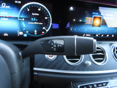 Mercedes-Benz E - 2021