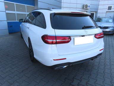 Mercedes-Benz E - 2021