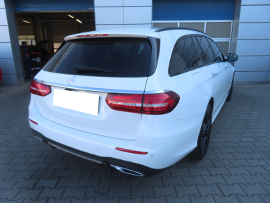 Mercedes-Benz E - 2021