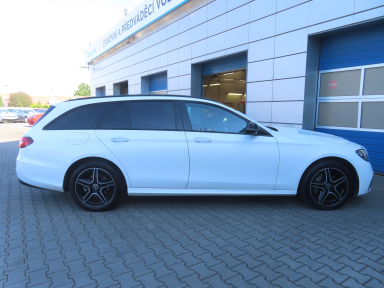 Mercedes-Benz E - 2021