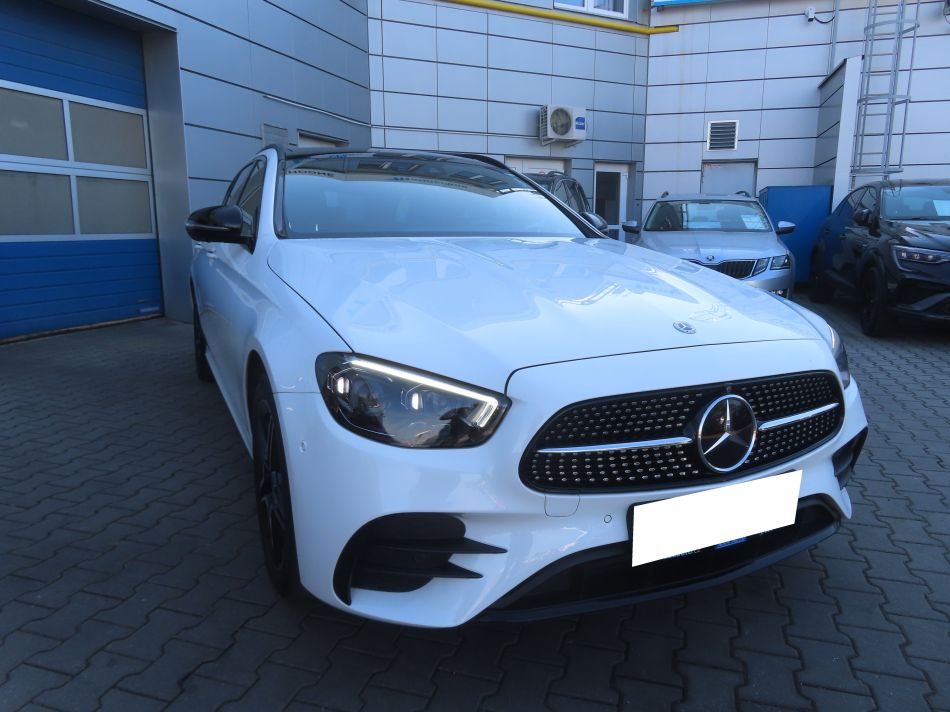 Mercedes-Benz E - 2021