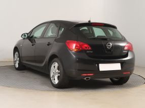 Opel Astra - 2012