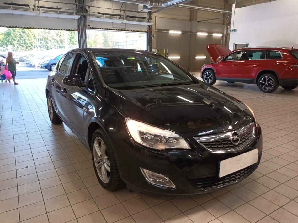 Opel Astra - 2012