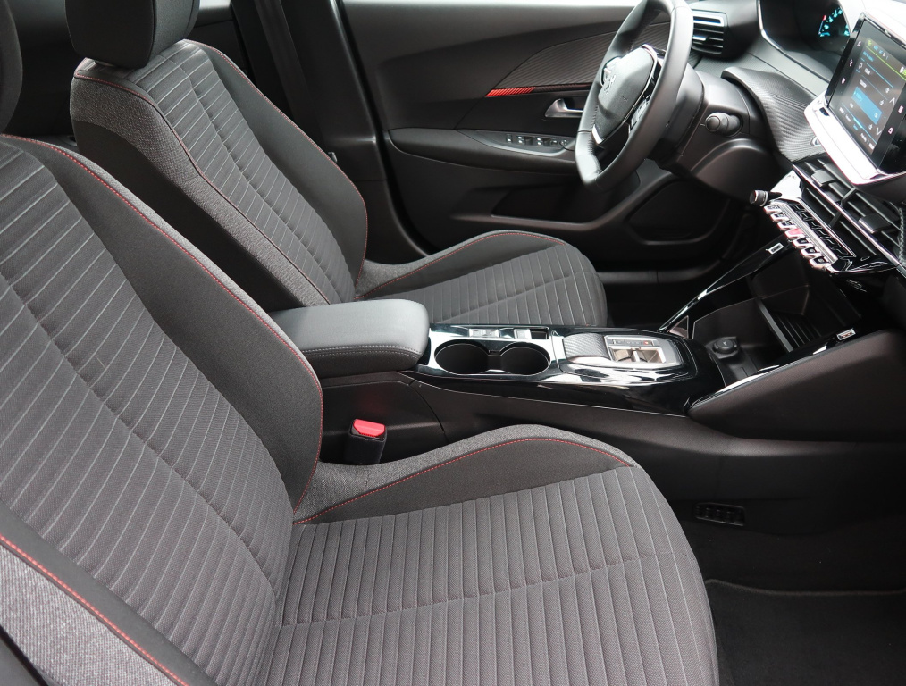 Peugeot e-2008