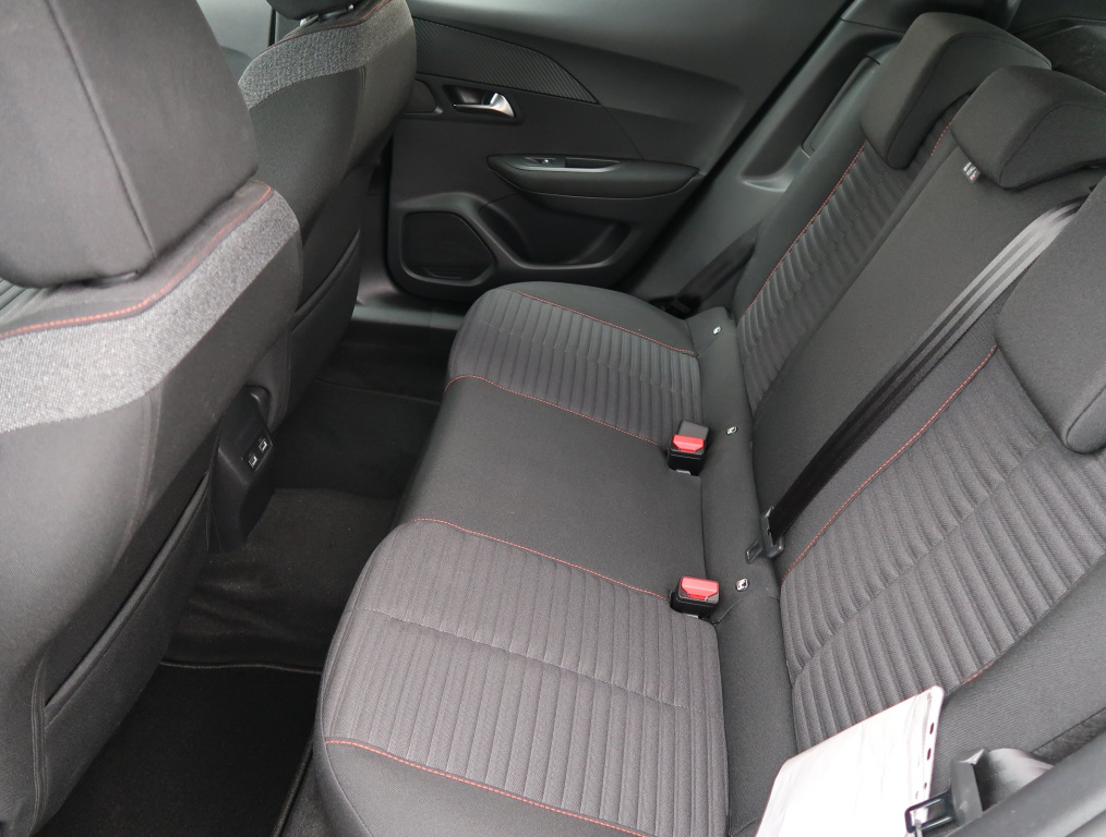 Peugeot e-2008