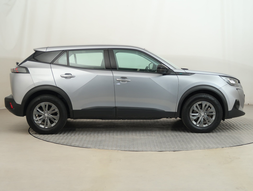Peugeot e-2008