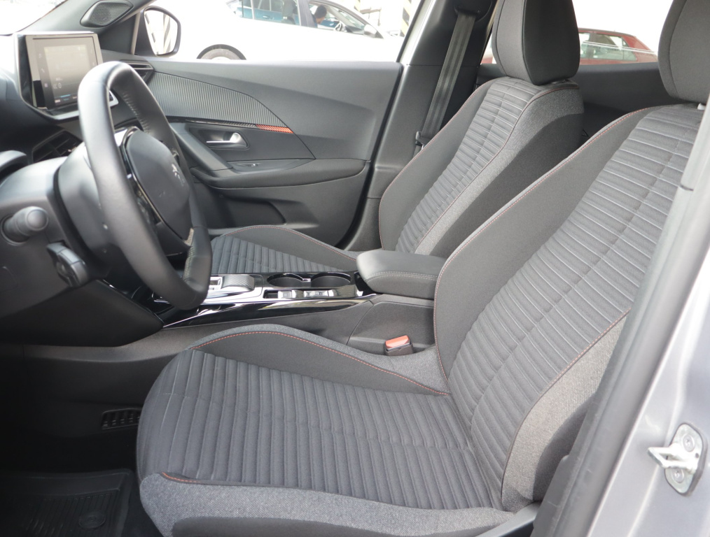 Peugeot e-2008