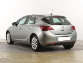 Opel Astra - 2011