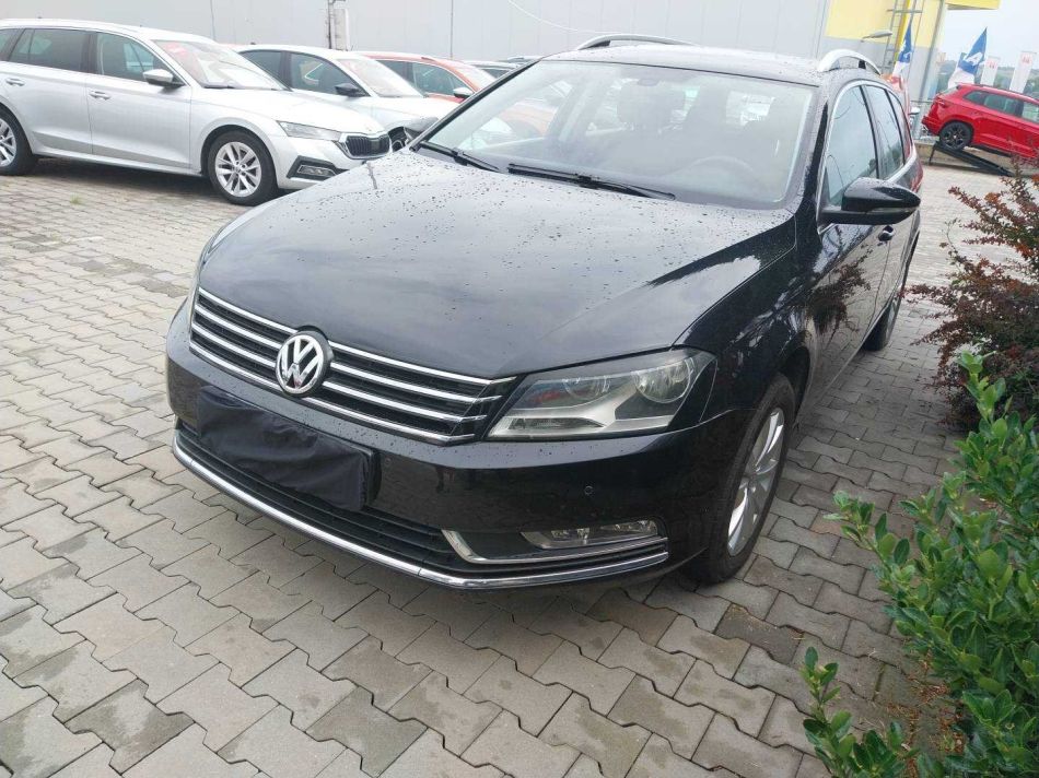 Volkswagen Passat - 2011