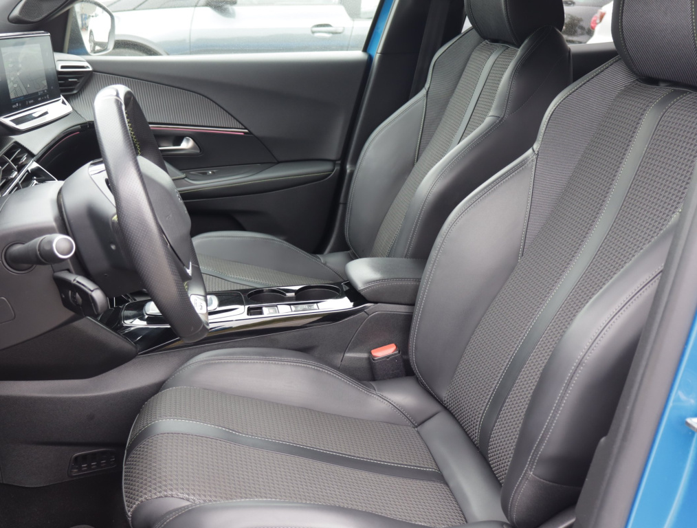 Peugeot e-2008