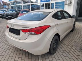 Hyundai Elantra - 2012