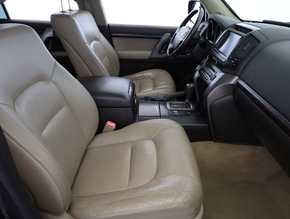 Toyota Land Cruiser V8