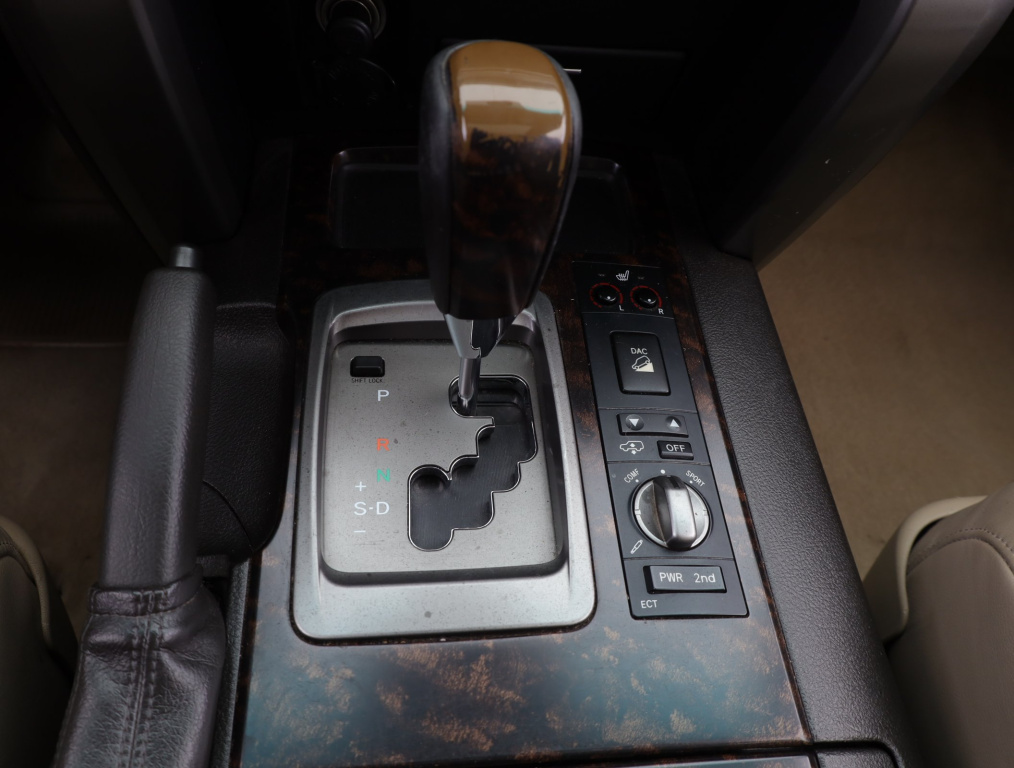 Toyota Land Cruiser V8