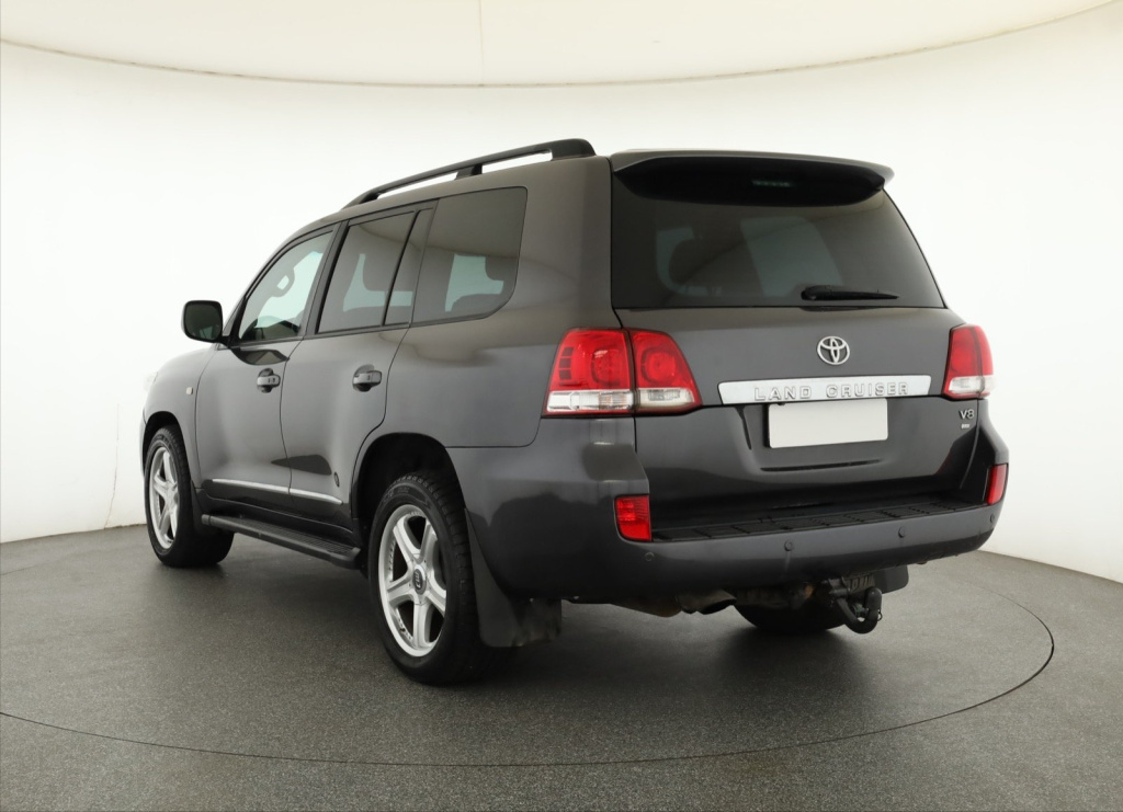 Toyota Land Cruiser V8