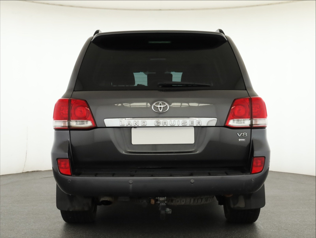 Toyota Land Cruiser V8