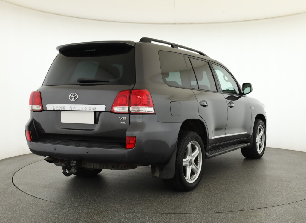 Toyota Land Cruiser V8