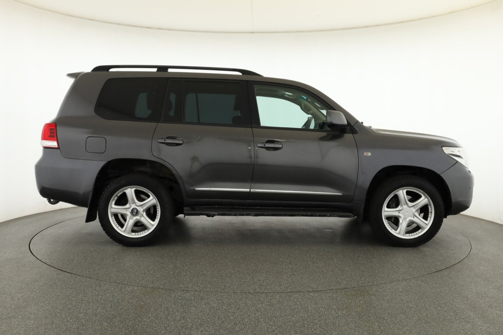 Toyota Land Cruiser V8