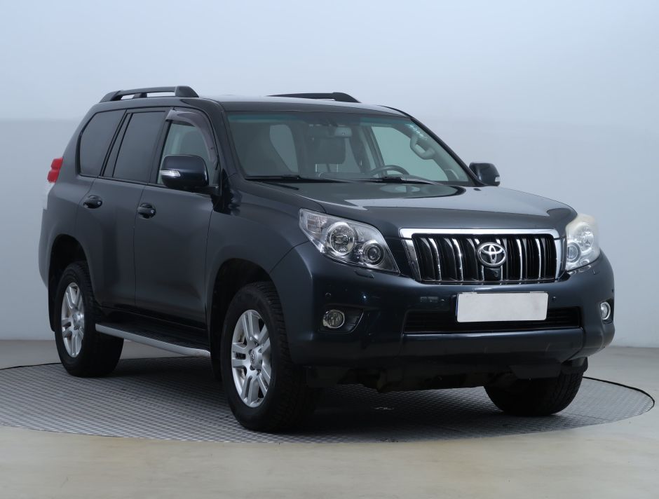 Toyota Land Cruiser - 2013