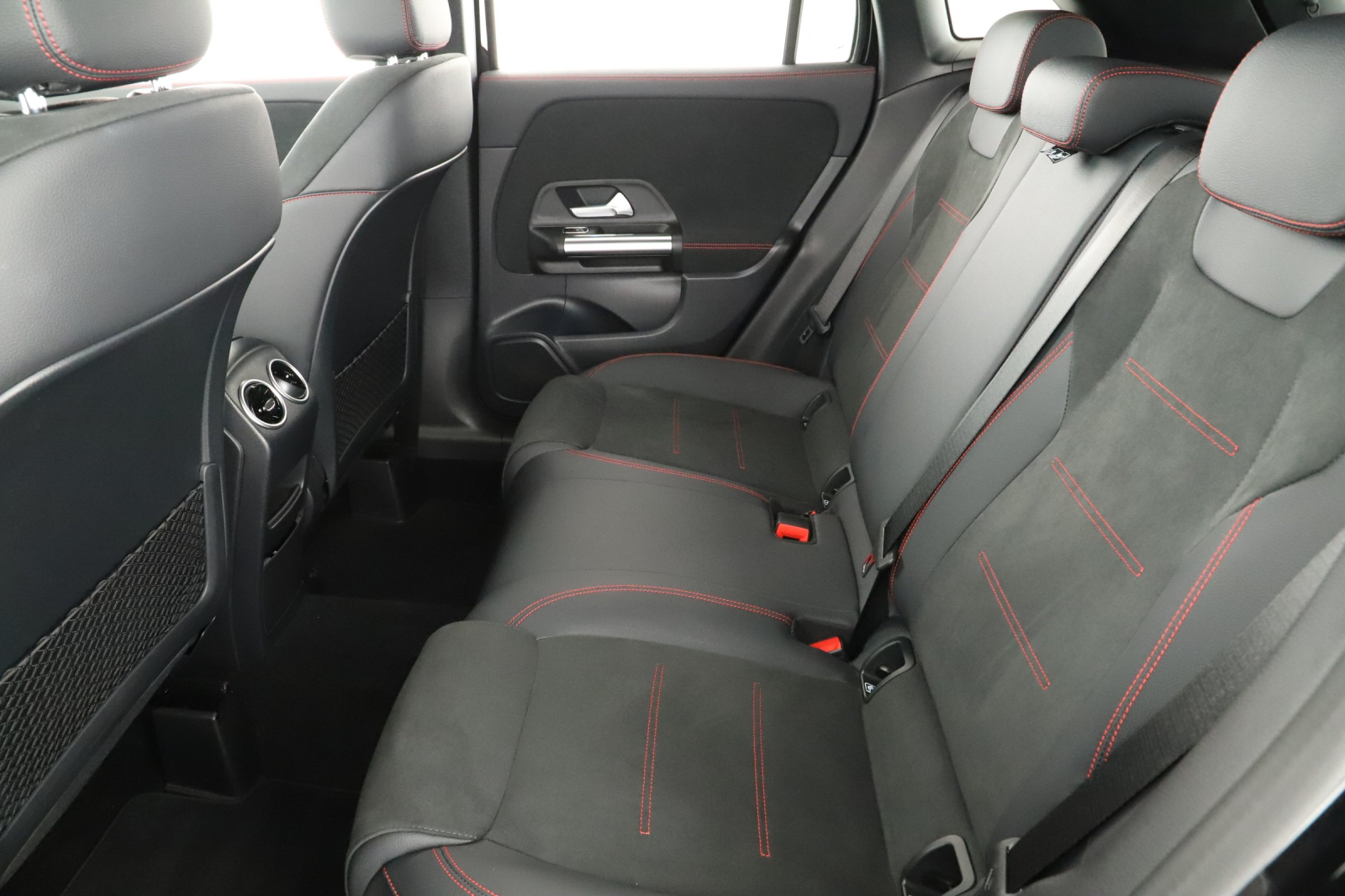 Mercedes-Benz GLA - 2024