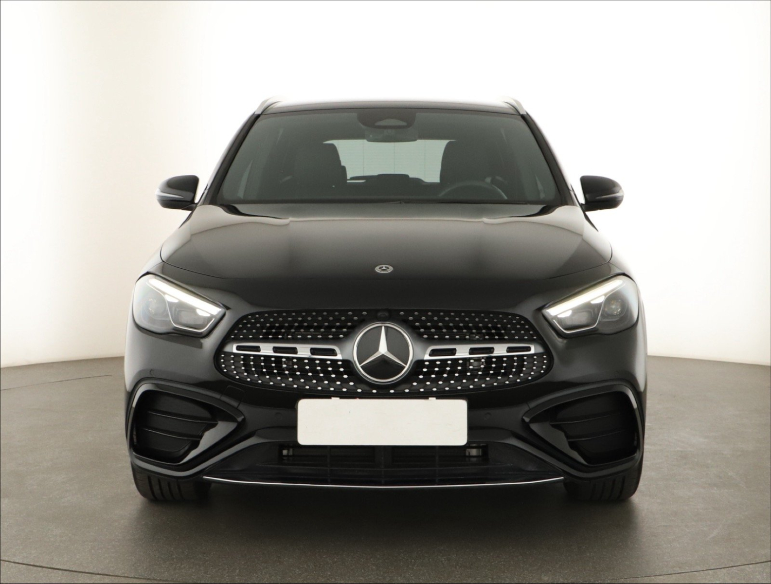 Mercedes-Benz GLA - 2024