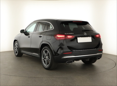 Mercedes-Benz GLA - 2024