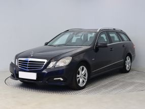 Mercedes-Benz E - 2010