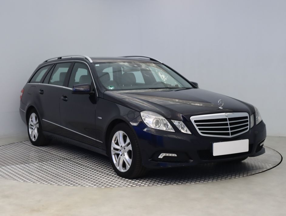 Mercedes-Benz E - 2010