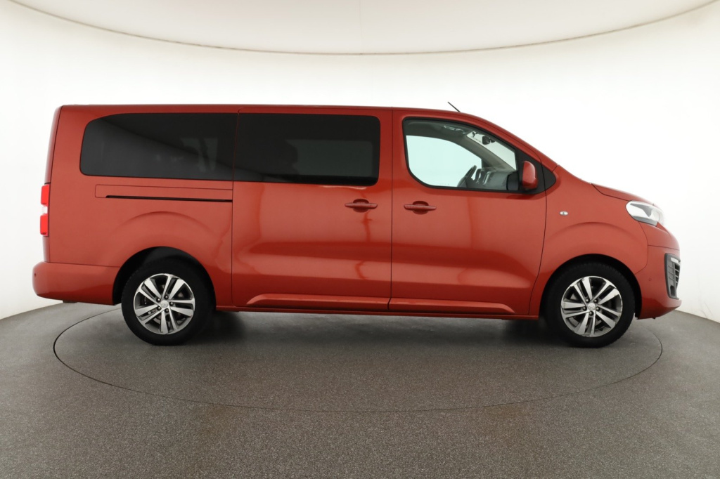 Peugeot Traveller