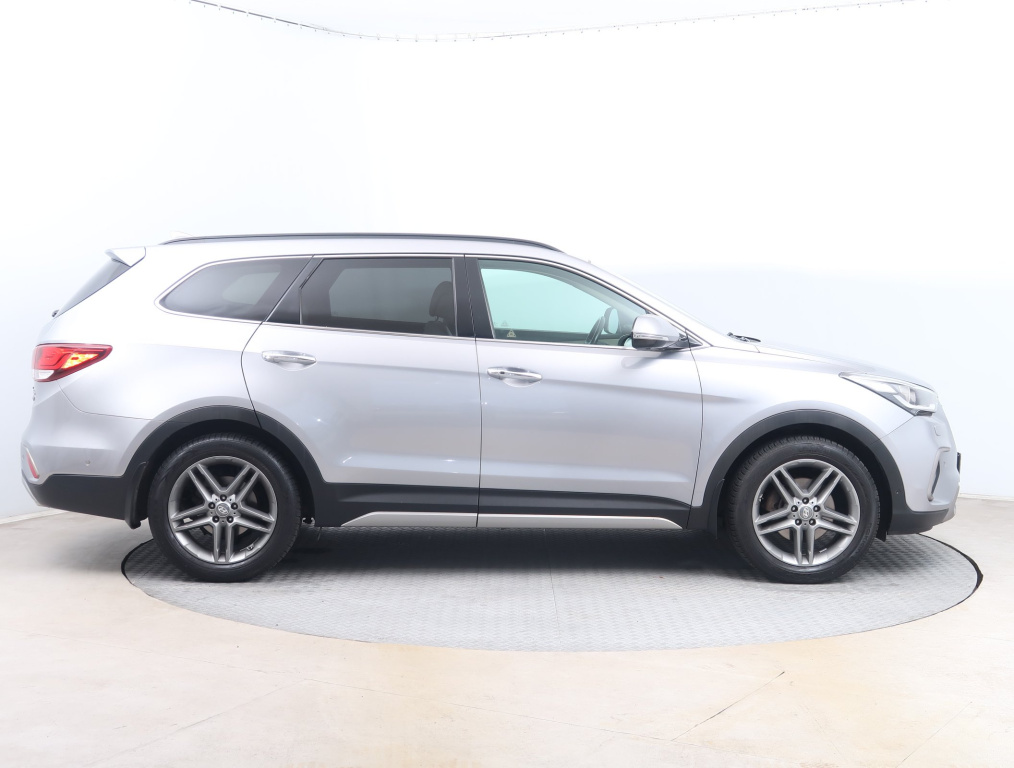 Hyundai Grand Santa Fe