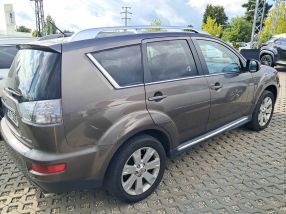 Mitsubishi Outlander - 2010