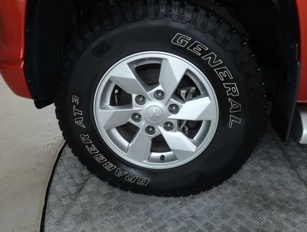 Mitsubishi L200